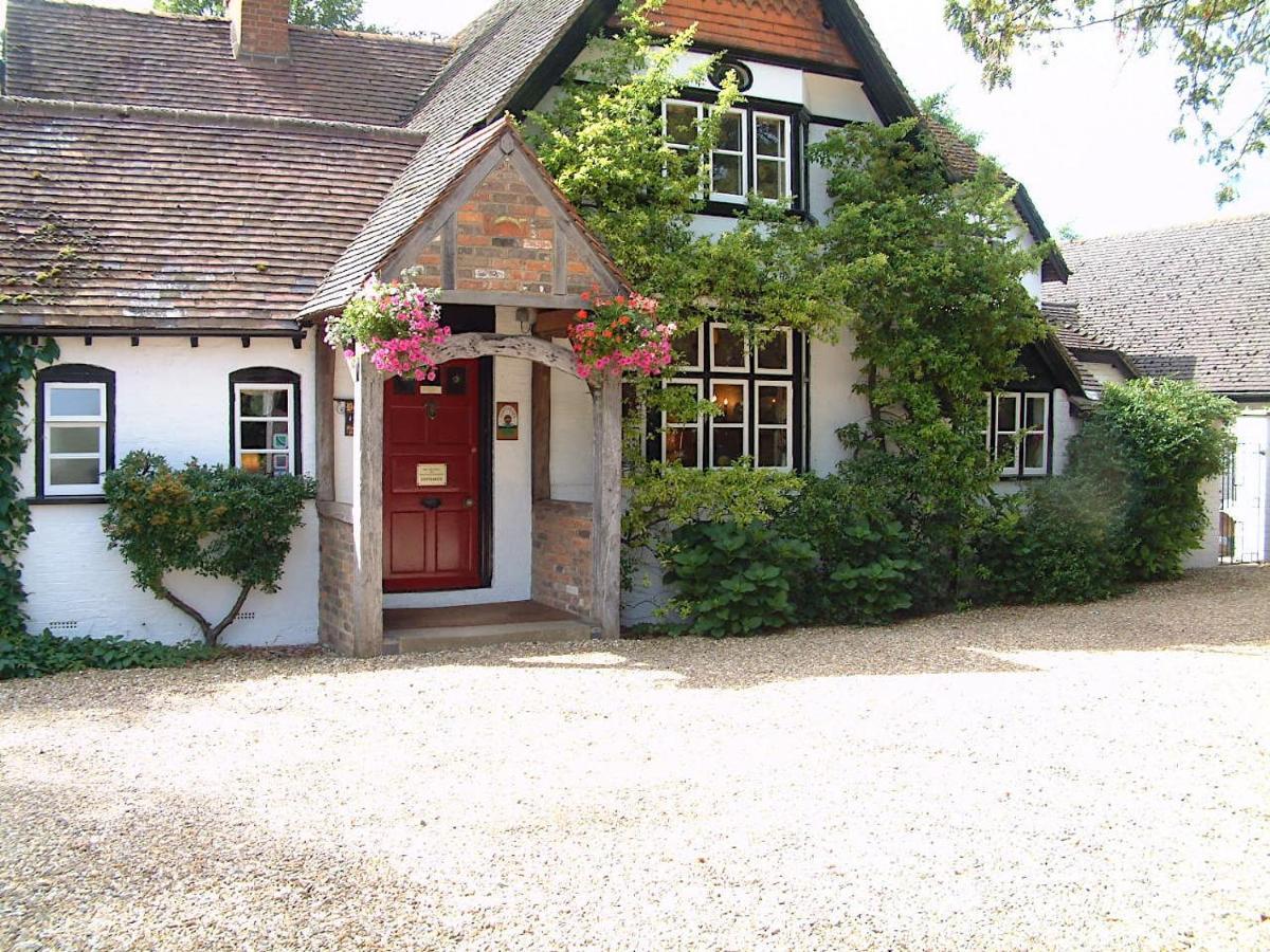 West Lodge Hotel Aylesbury  Buitenkant foto