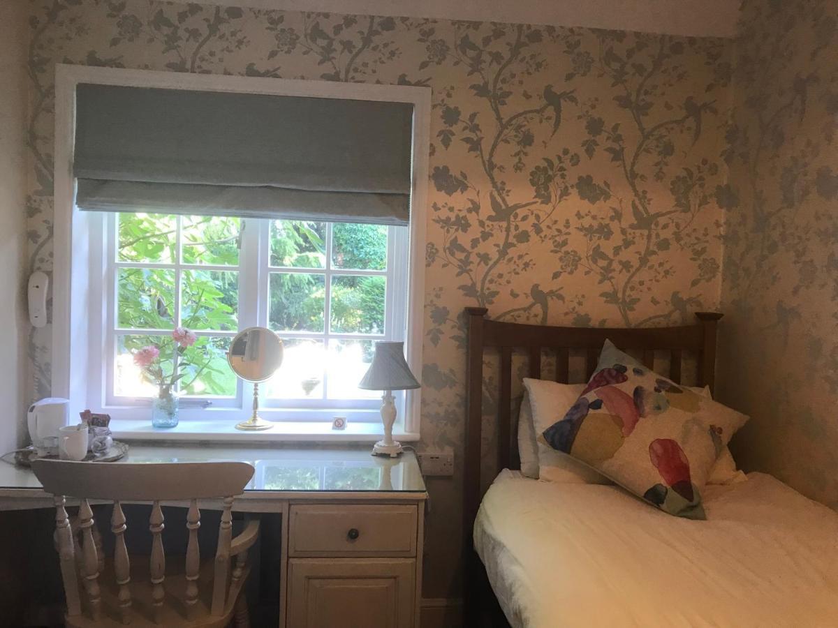 West Lodge Hotel Aylesbury  Buitenkant foto