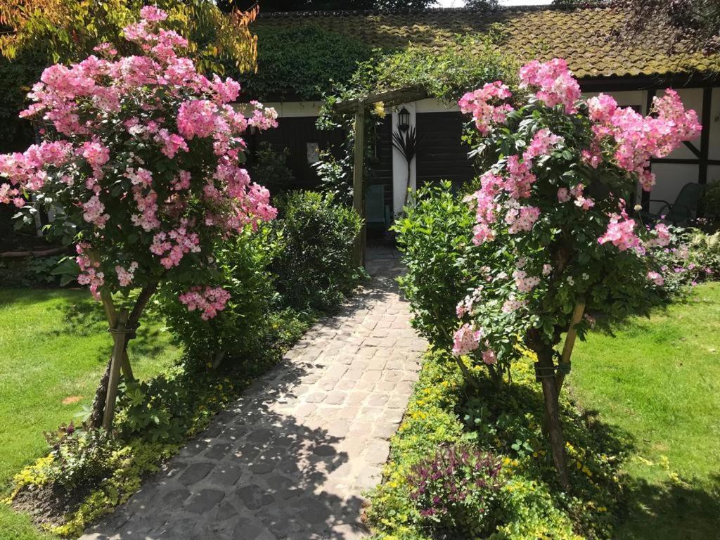 West Lodge Hotel Aylesbury  Buitenkant foto